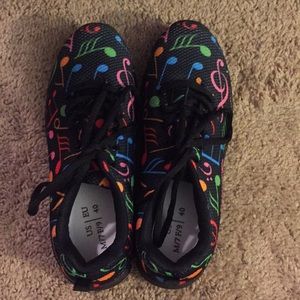 Black Music note women’s sneaker size 8